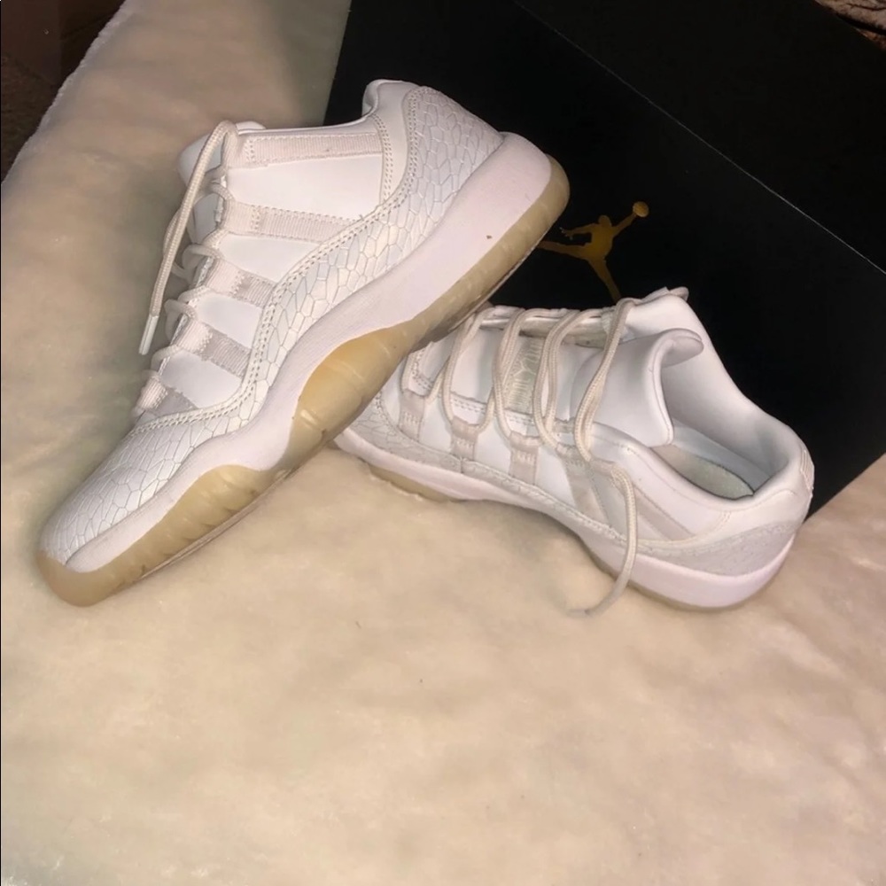 Jordan "heiress" white 11 low 🤍🌬 - Picture 3 of 6